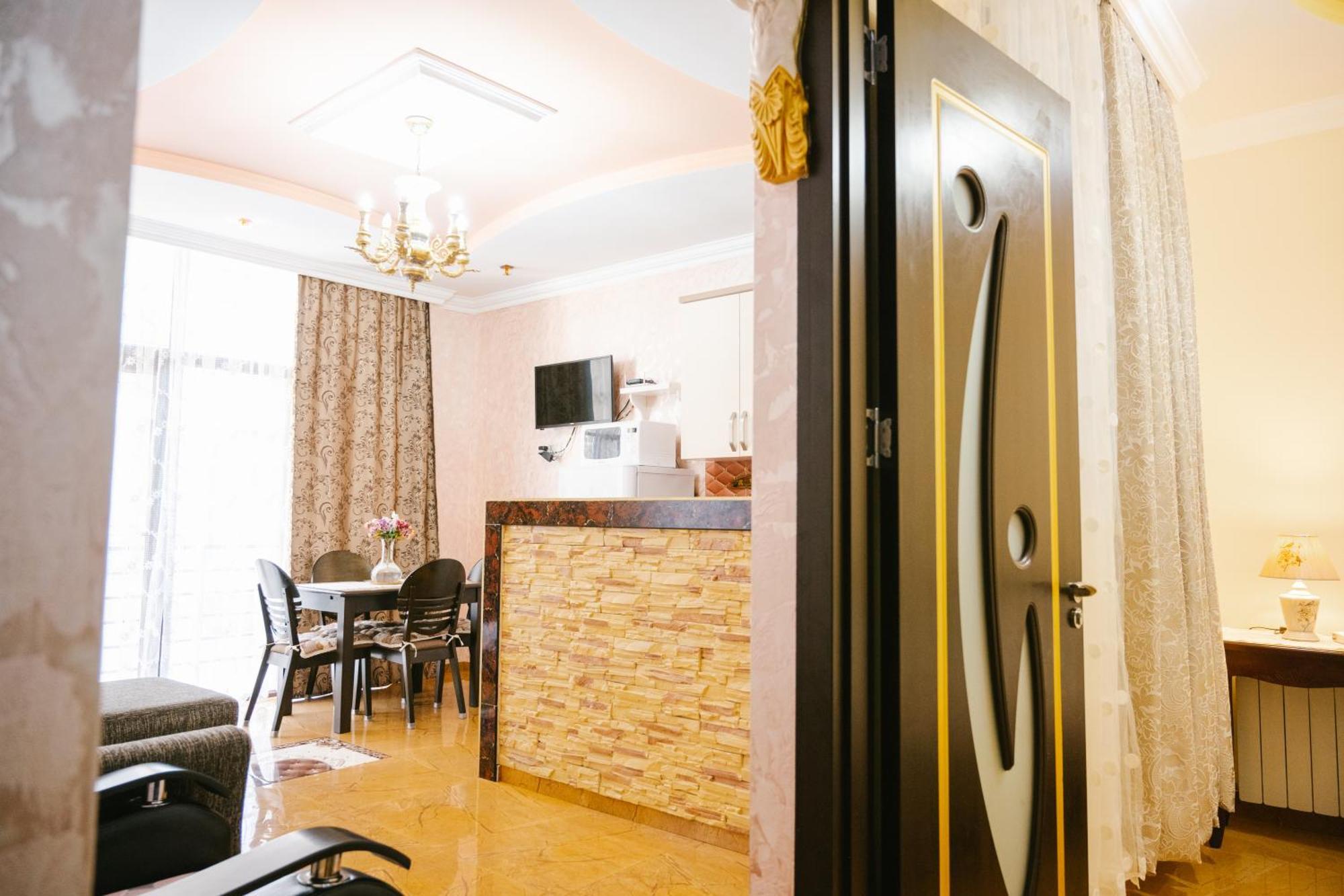 Ekaterine'S Apartments Batumi Ngoại thất bức ảnh