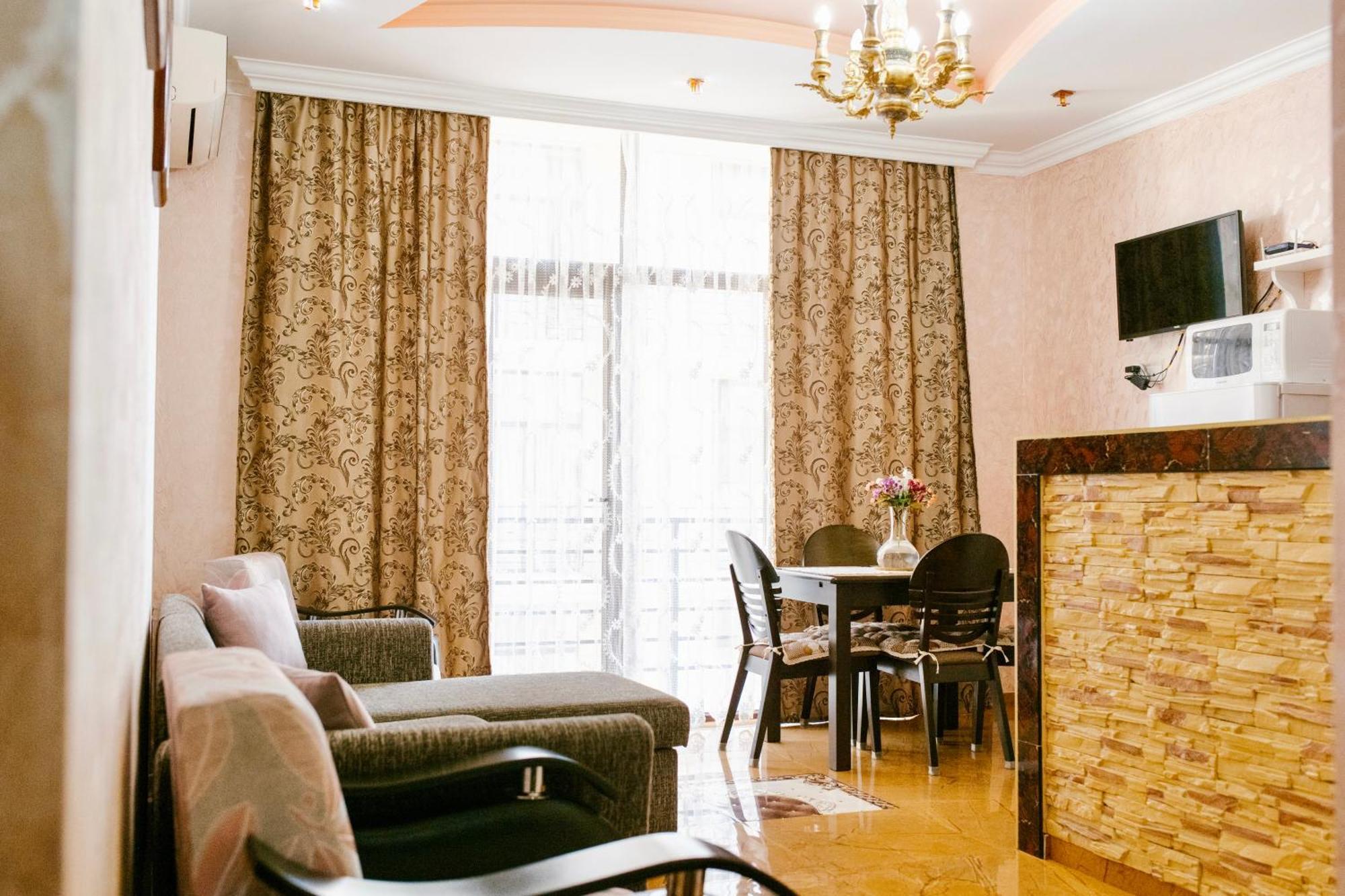 Ekaterine'S Apartments Batumi Phòng bức ảnh