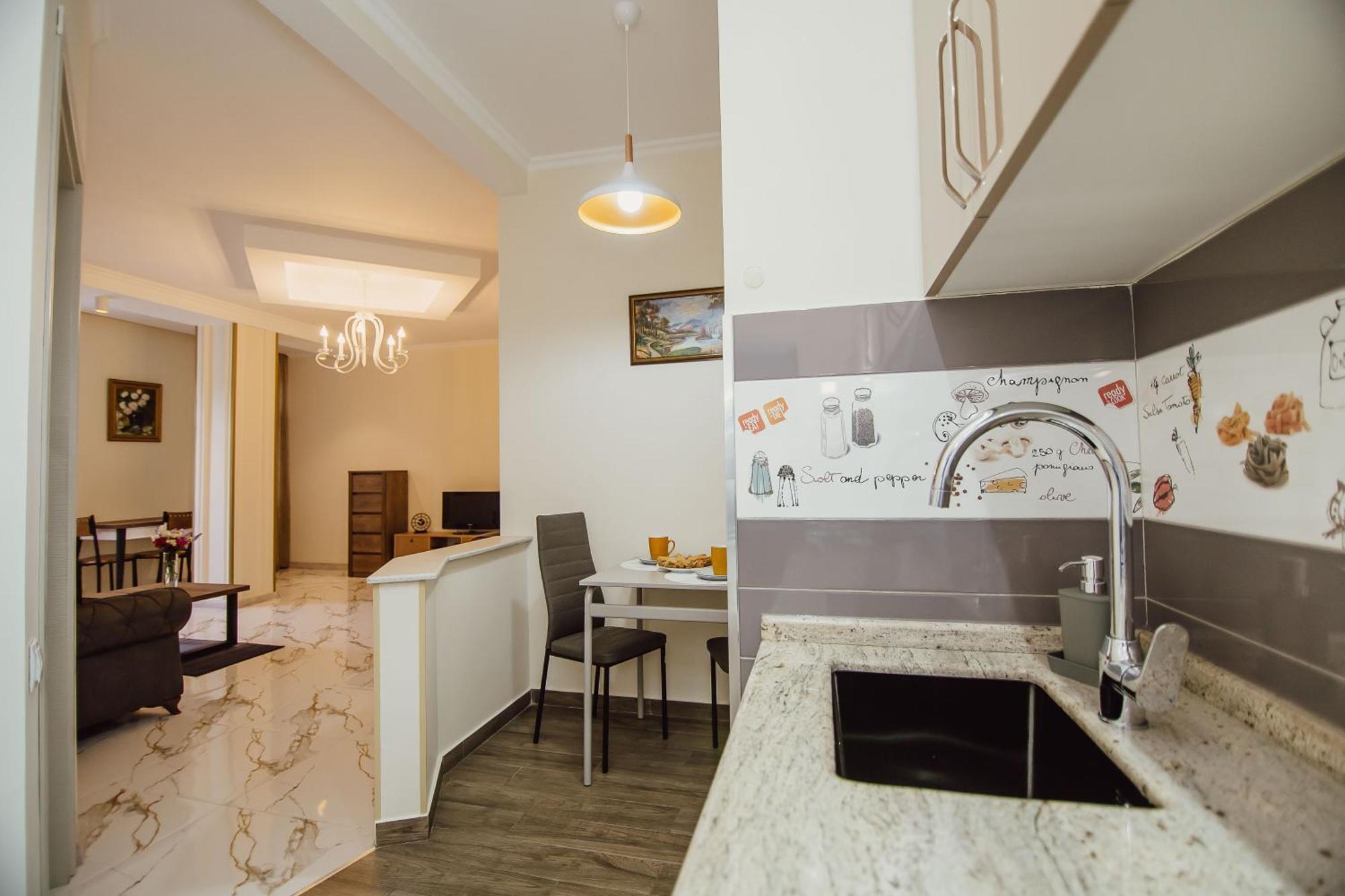Ekaterine'S Apartments Batumi Ngoại thất bức ảnh